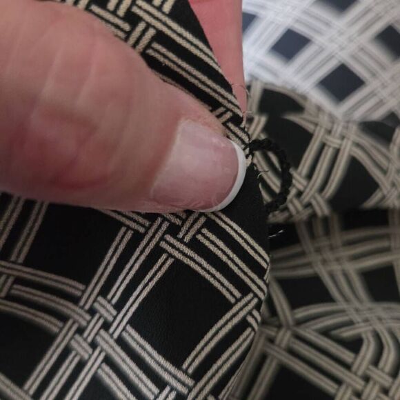 H&M Polyester Blend V-Neck Lined Shift Dress Black Beige 6 - Picture 7 of 7